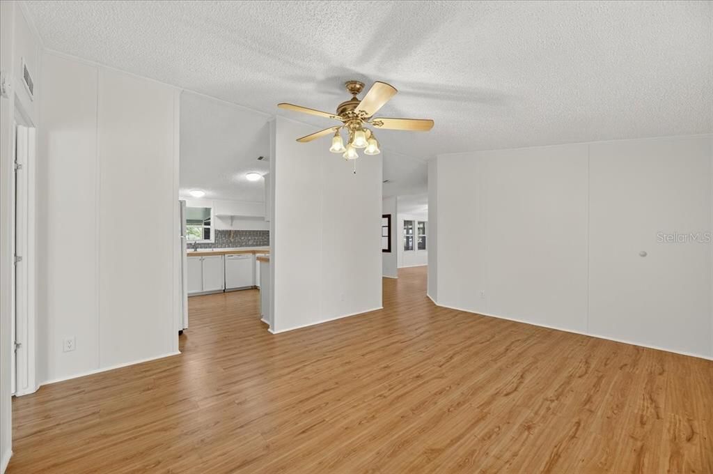 Под контрактом: $275,000 (3 спален, 2 ванн, 1512 Квадратных фут)