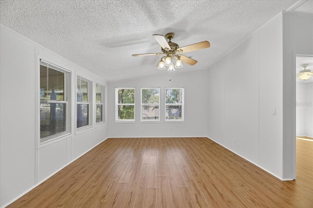 Под контрактом: $275,000 (3 спален, 2 ванн, 1512 Квадратных фут)