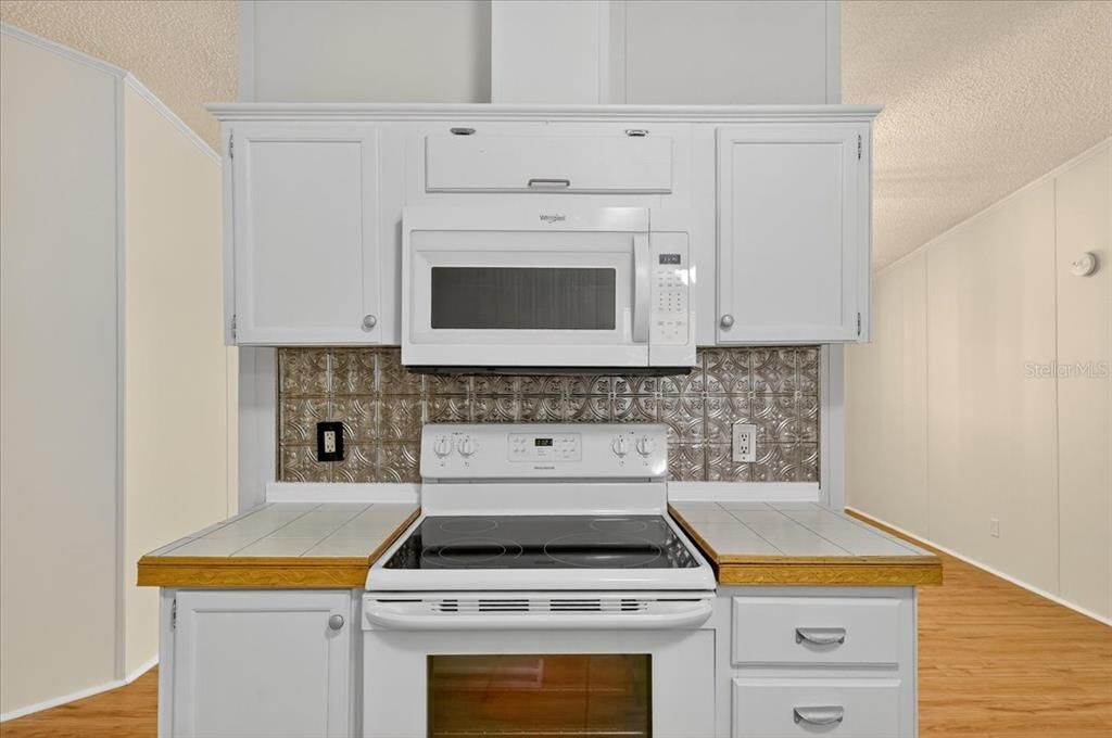 Под контрактом: $275,000 (3 спален, 2 ванн, 1512 Квадратных фут)