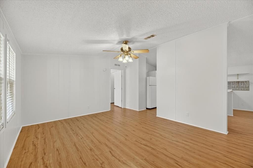 Под контрактом: $275,000 (3 спален, 2 ванн, 1512 Квадратных фут)