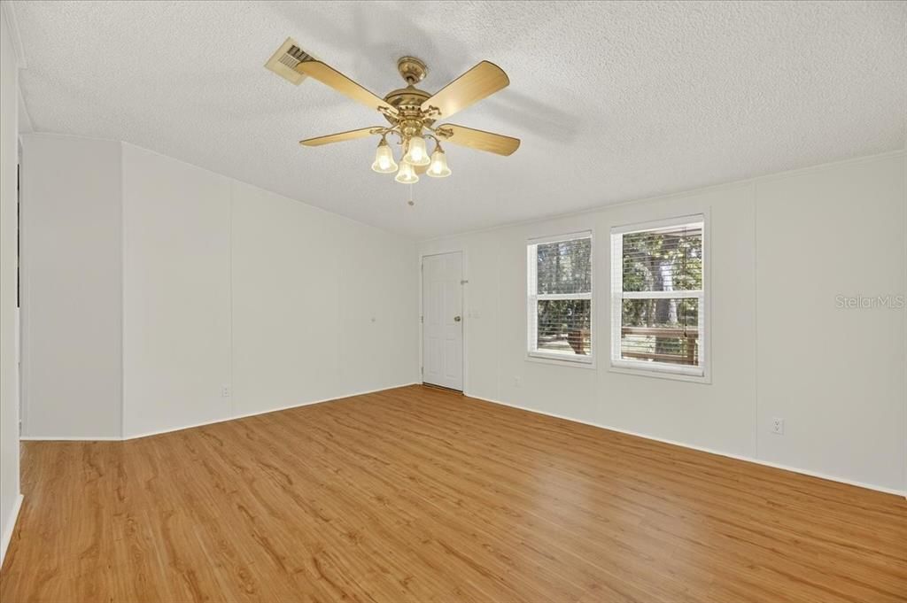 Под контрактом: $275,000 (3 спален, 2 ванн, 1512 Квадратных фут)