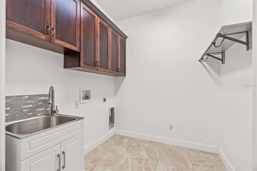 待售: $1,049,000 (4 贝兹, 3 浴室, 3209 平方英尺)