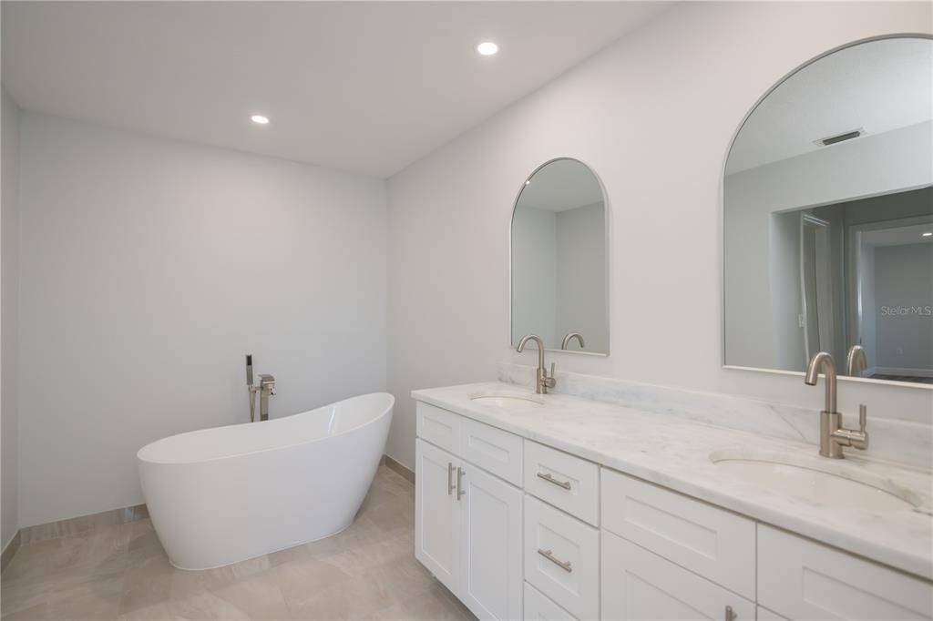 For Sale: $412,000 (3 beds, 2 baths, 1957 Square Feet)