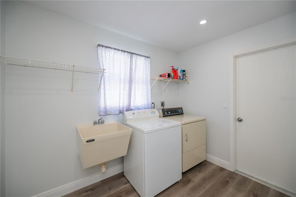 For Sale: $412,000 (3 beds, 2 baths, 1957 Square Feet)