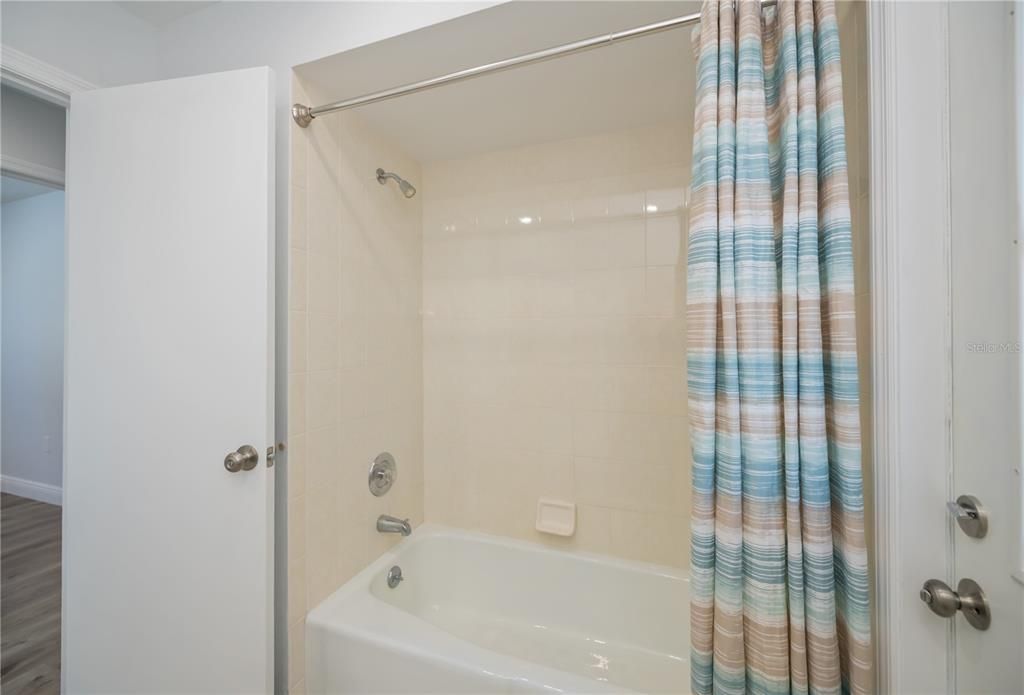 For Sale: $412,000 (3 beds, 2 baths, 1957 Square Feet)