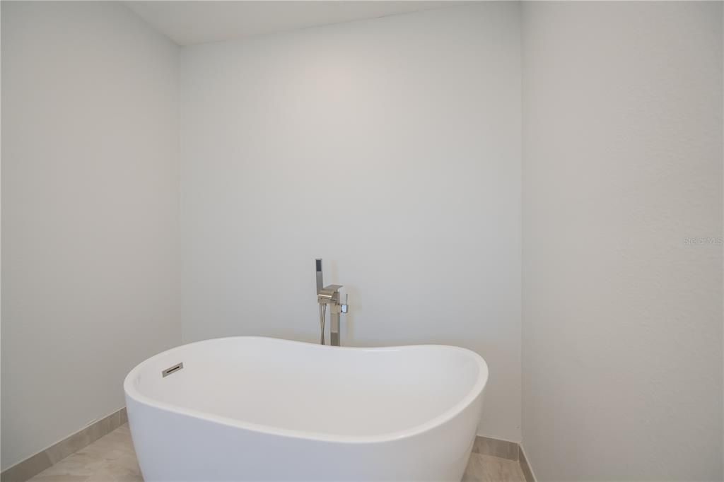 For Sale: $412,000 (3 beds, 2 baths, 1957 Square Feet)