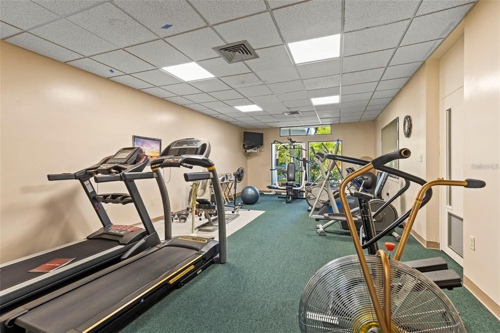 合同活跃: $2,350 (2 贝兹, 2 浴室, 1290 平方英尺)