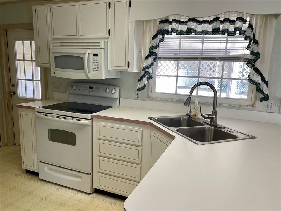 待售: $179,900 (2 贝兹, 2 浴室, 1226 平方英尺)