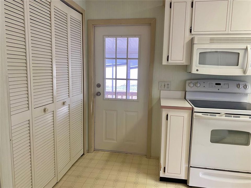 待售: $179,900 (2 贝兹, 2 浴室, 1226 平方英尺)