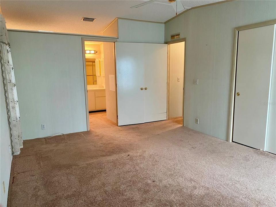 待售: $179,900 (2 贝兹, 2 浴室, 1226 平方英尺)