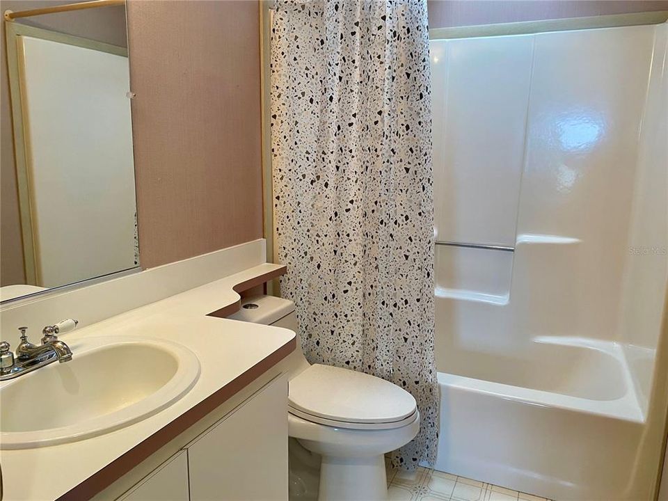 待售: $179,900 (2 贝兹, 2 浴室, 1226 平方英尺)