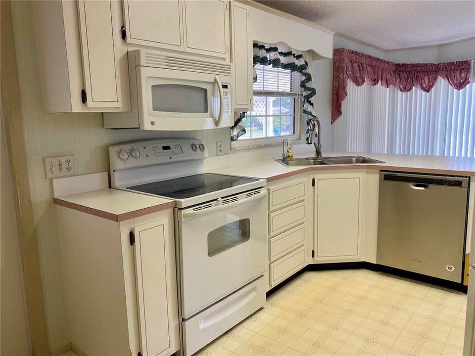 待售: $179,900 (2 贝兹, 2 浴室, 1226 平方英尺)