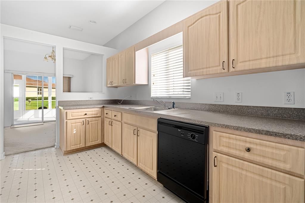 На продажу: $254,900 (3 спален, 2 ванн, 1514 Квадратных фут)