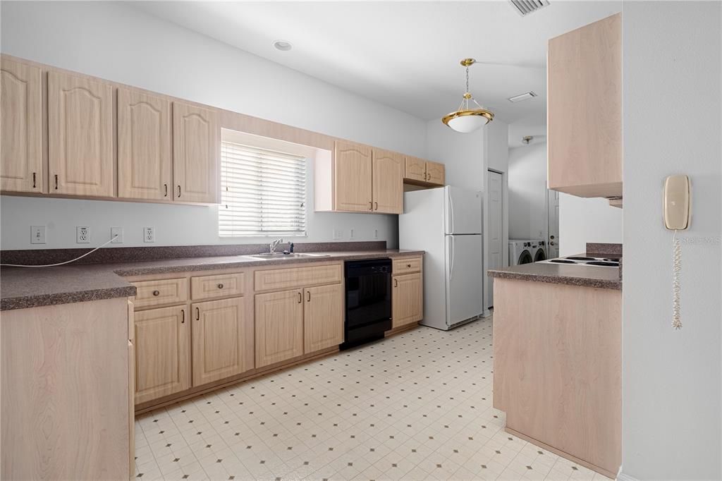 На продажу: $254,900 (3 спален, 2 ванн, 1514 Квадратных фут)