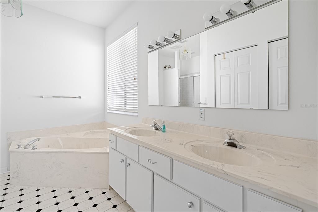 На продажу: $254,900 (3 спален, 2 ванн, 1514 Квадратных фут)