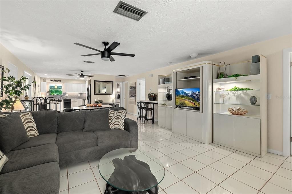 En Venta: $789,000 (3 camas, 2 baños, 1227 Pies cuadrados)