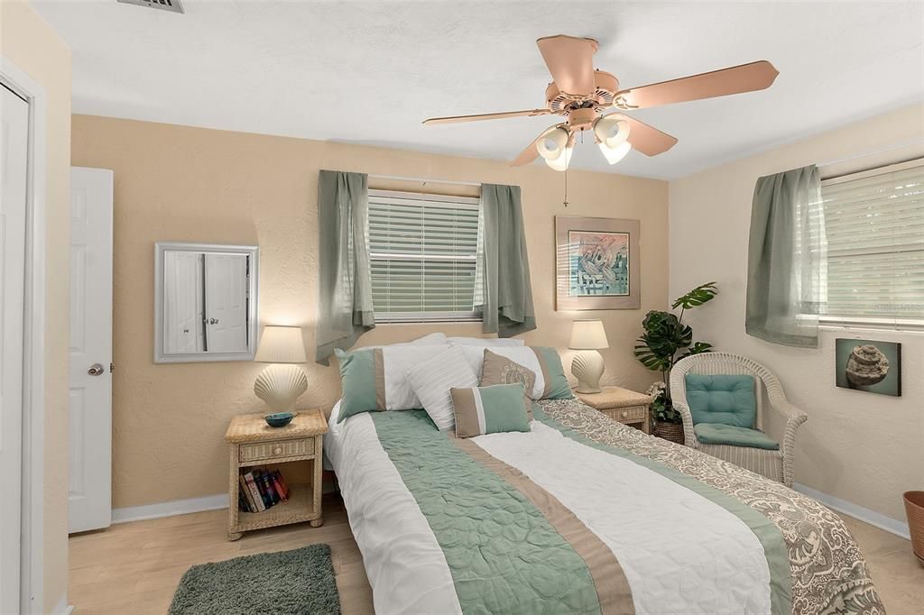 En Venta: $789,000 (3 camas, 2 baños, 1227 Pies cuadrados)