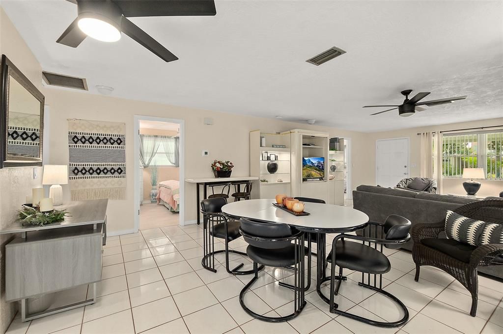 En Venta: $789,000 (3 camas, 2 baños, 1227 Pies cuadrados)