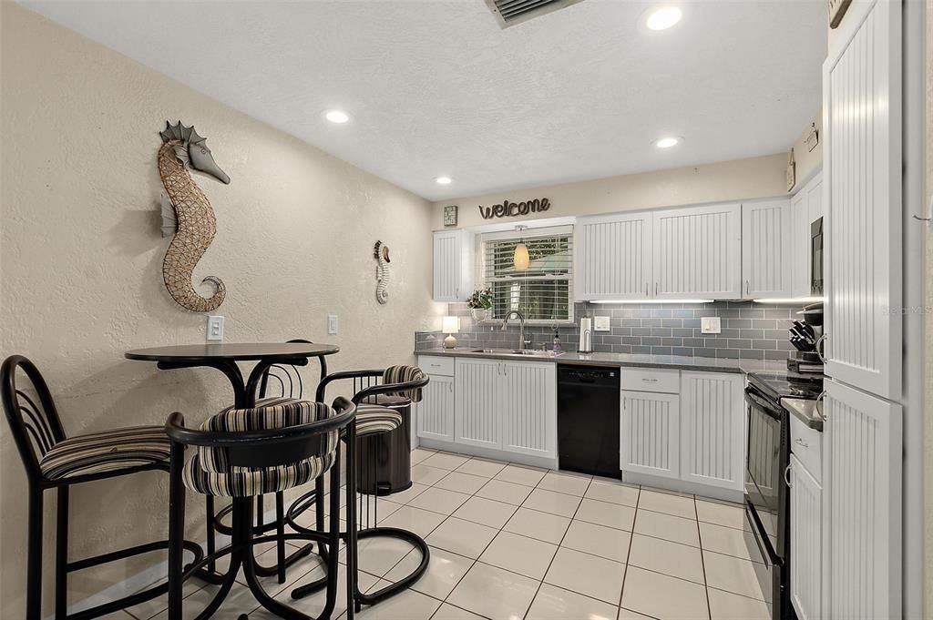 En Venta: $789,000 (3 camas, 2 baños, 1227 Pies cuadrados)