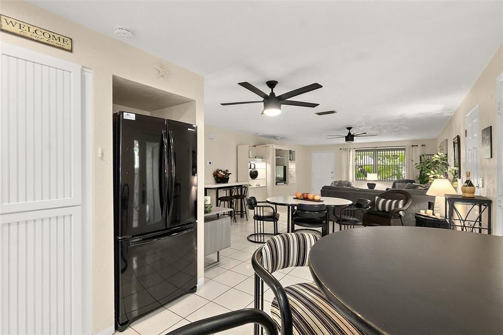 En Venta: $789,000 (3 camas, 2 baños, 1227 Pies cuadrados)