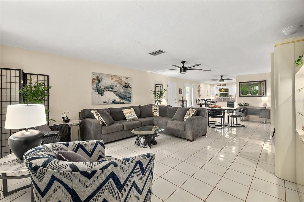 En Venta: $789,000 (3 camas, 2 baños, 1227 Pies cuadrados)