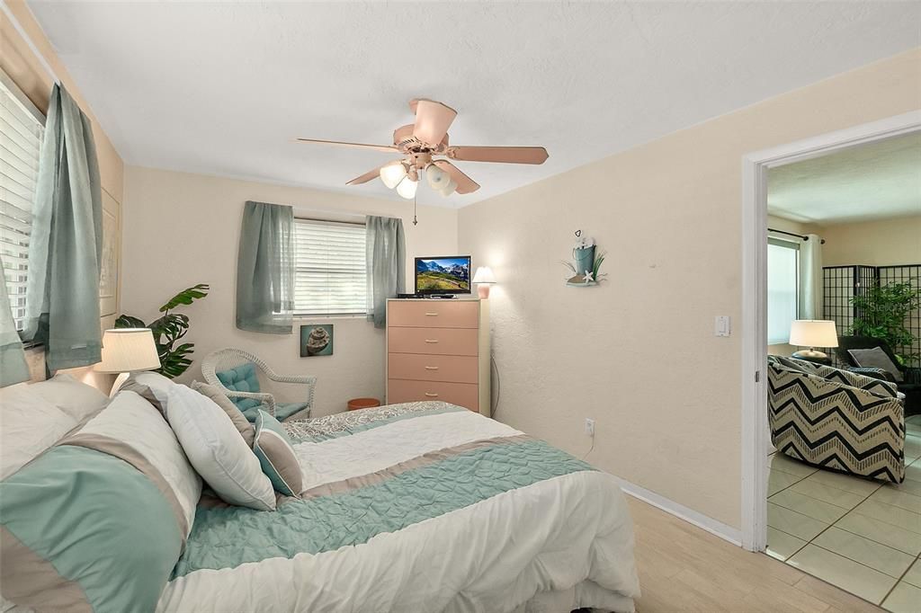 En Venta: $789,000 (3 camas, 2 baños, 1227 Pies cuadrados)