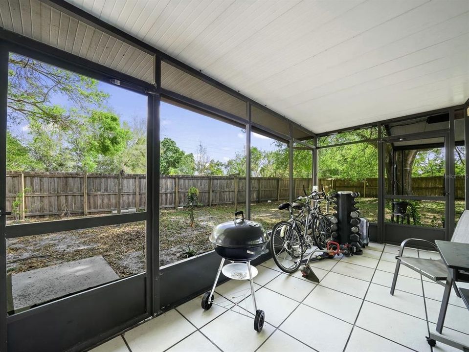 待售: $225,000 (2 贝兹, 2 浴室, 1275 平方英尺)