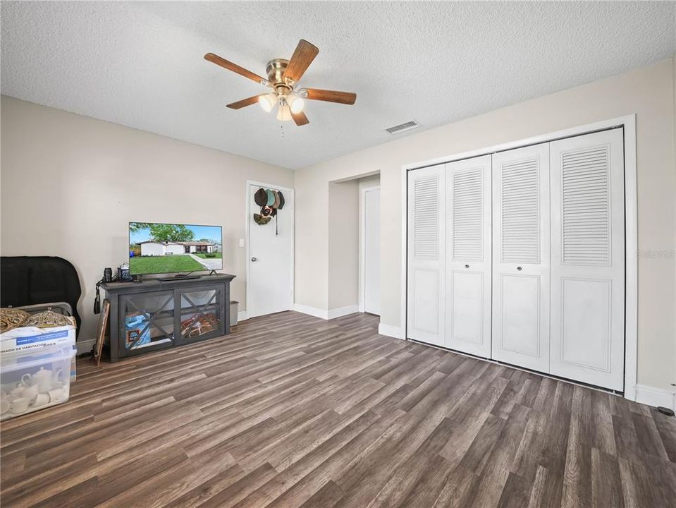 待售: $225,000 (2 贝兹, 2 浴室, 1275 平方英尺)