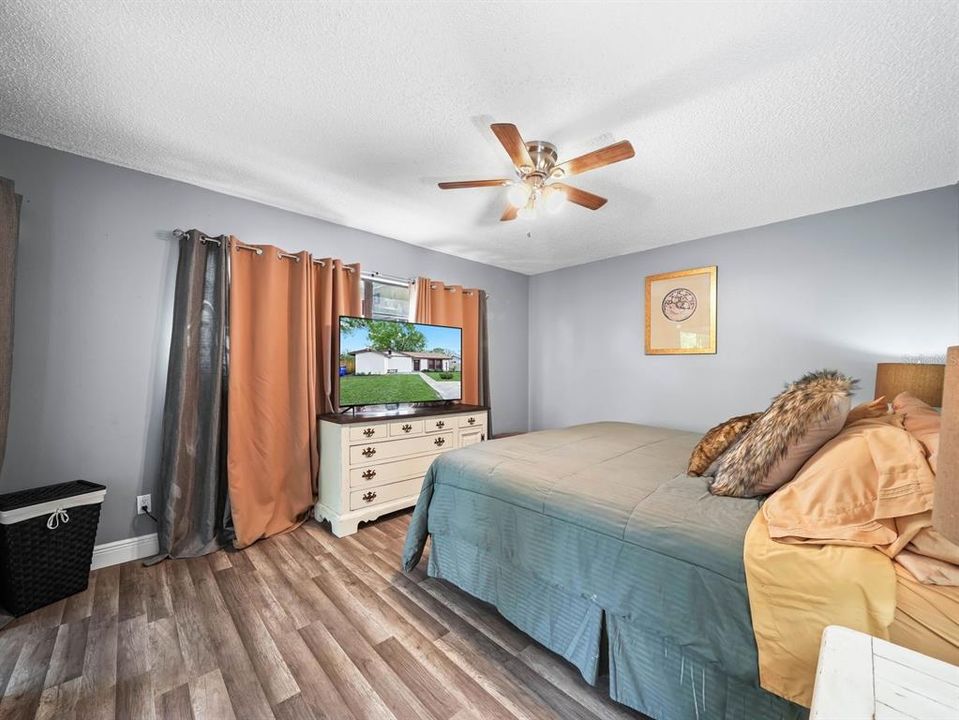 待售: $225,000 (2 贝兹, 2 浴室, 1275 平方英尺)