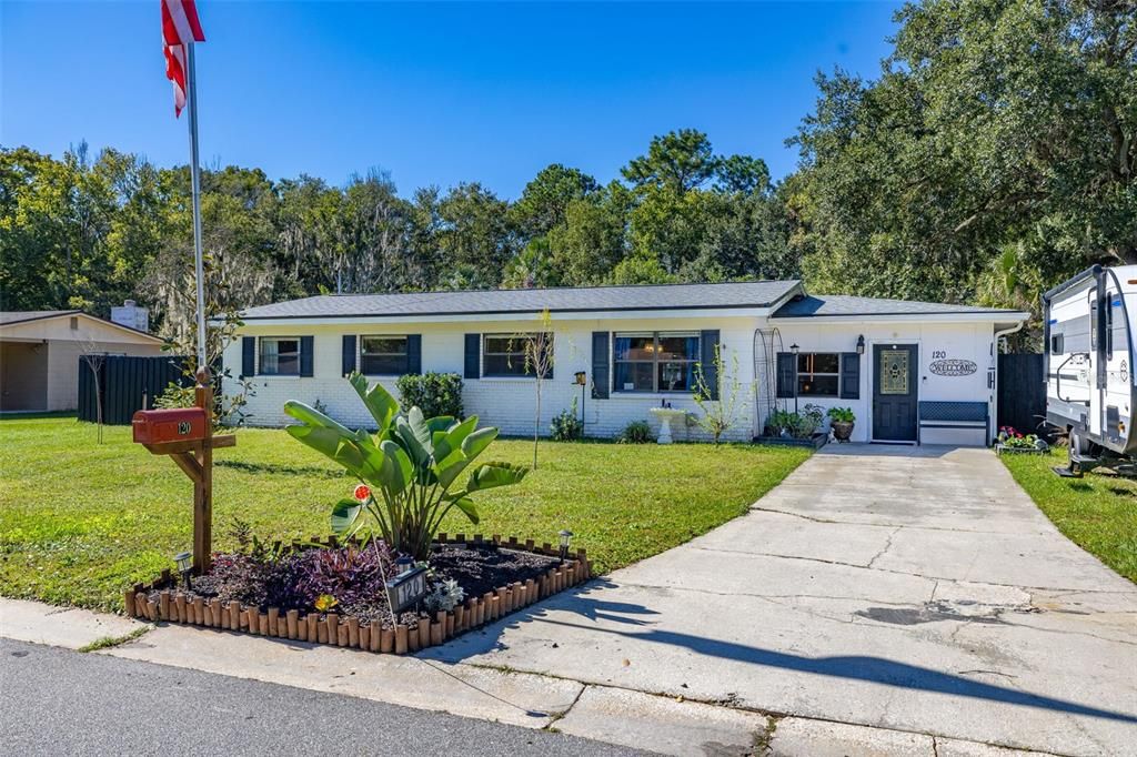 最近售出: $299,990 (4 贝兹, 1 浴室, 1441 平方英尺)