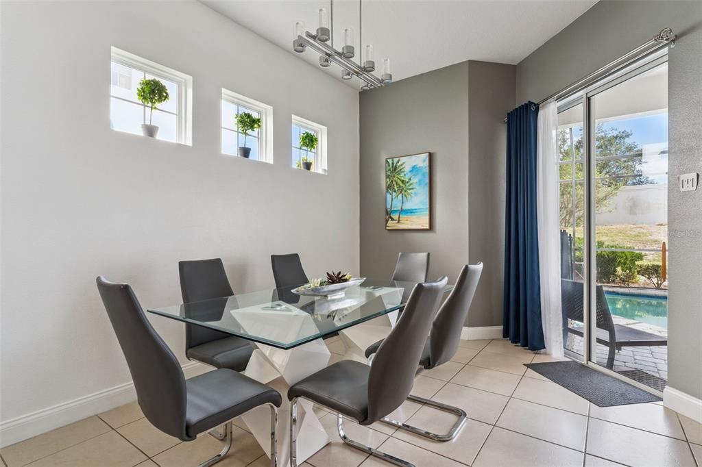 待售: $420,000 (5 贝兹, 4 浴室, 2204 平方英尺)