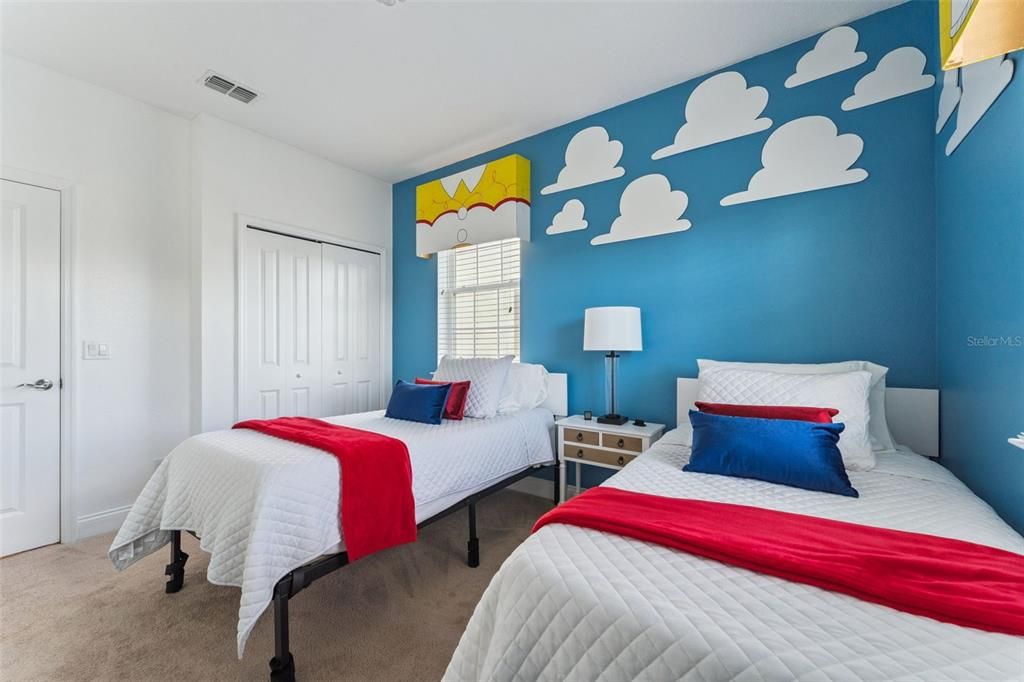 待售: $420,000 (5 贝兹, 4 浴室, 2204 平方英尺)