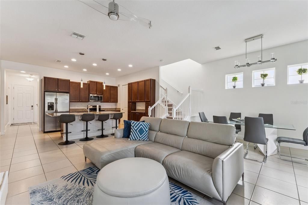 待售: $420,000 (5 贝兹, 4 浴室, 2204 平方英尺)