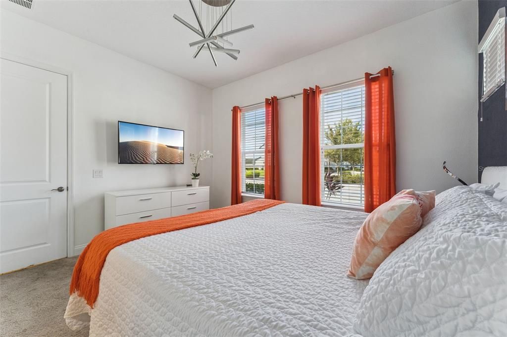 待售: $420,000 (5 贝兹, 4 浴室, 2204 平方英尺)