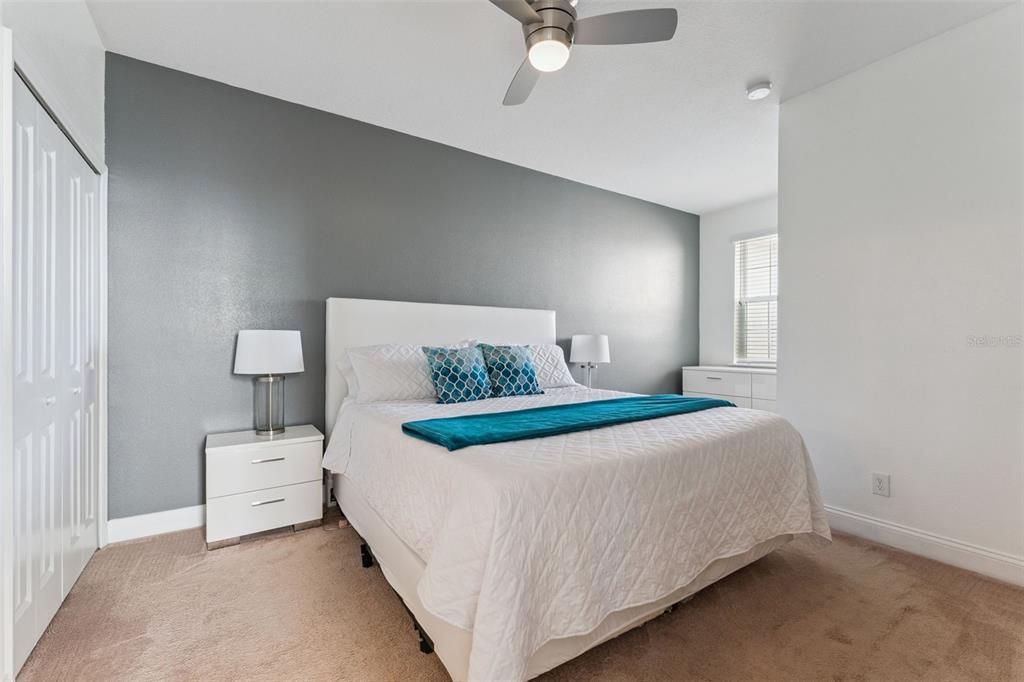 待售: $420,000 (5 贝兹, 4 浴室, 2204 平方英尺)