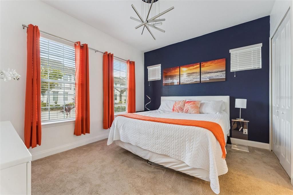 待售: $420,000 (5 贝兹, 4 浴室, 2204 平方英尺)