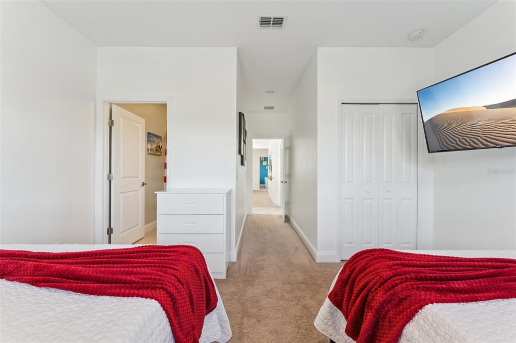 待售: $420,000 (5 贝兹, 4 浴室, 2204 平方英尺)