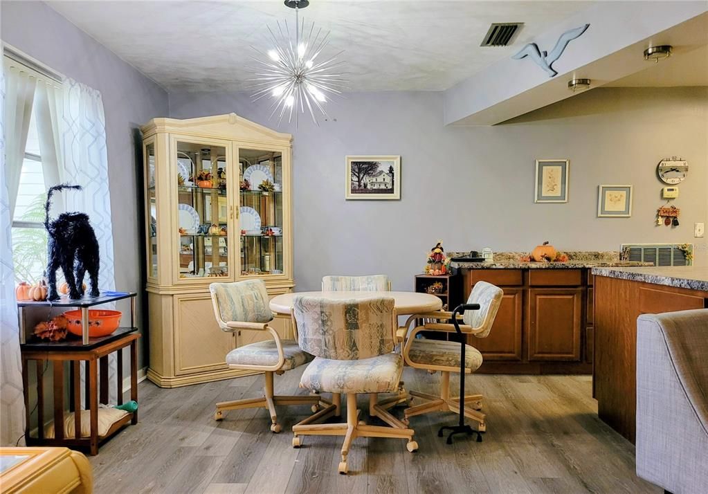 待售: $205,000 (2 贝兹, 2 浴室, 1494 平方英尺)