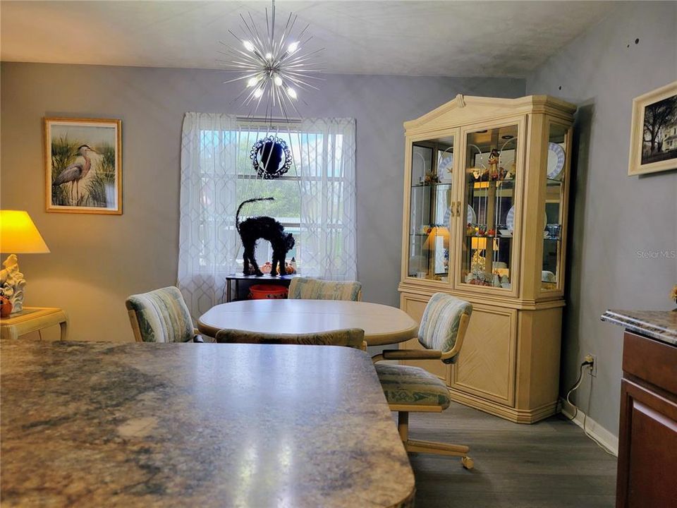 待售: $205,000 (2 贝兹, 2 浴室, 1494 平方英尺)