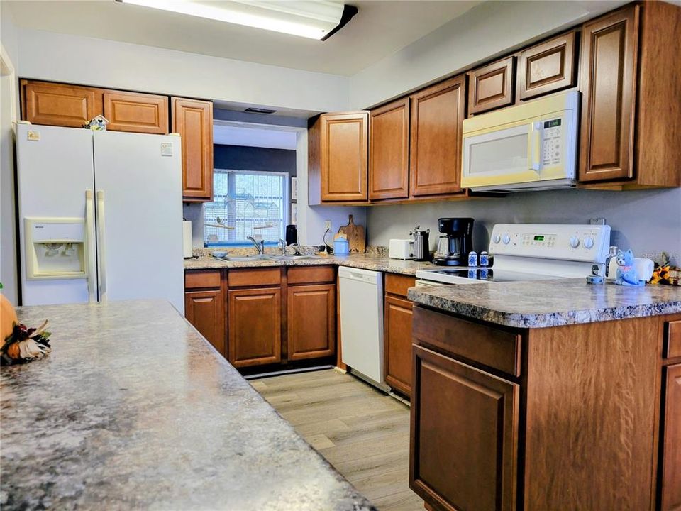 待售: $205,000 (2 贝兹, 2 浴室, 1494 平方英尺)