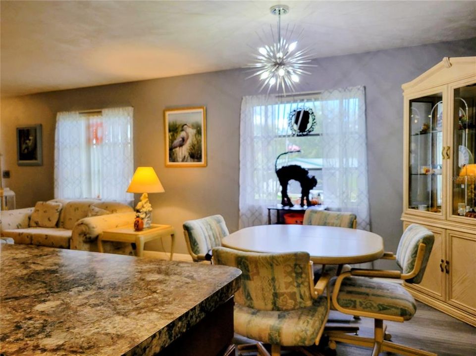 待售: $205,000 (2 贝兹, 2 浴室, 1494 平方英尺)