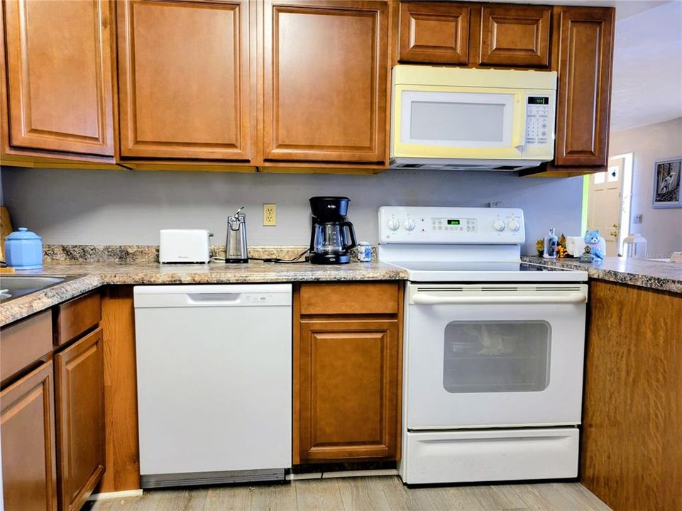 待售: $205,000 (2 贝兹, 2 浴室, 1494 平方英尺)