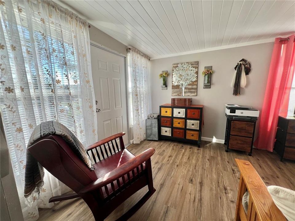 待售: $168,000 (2 贝兹, 2 浴室, 1152 平方英尺)