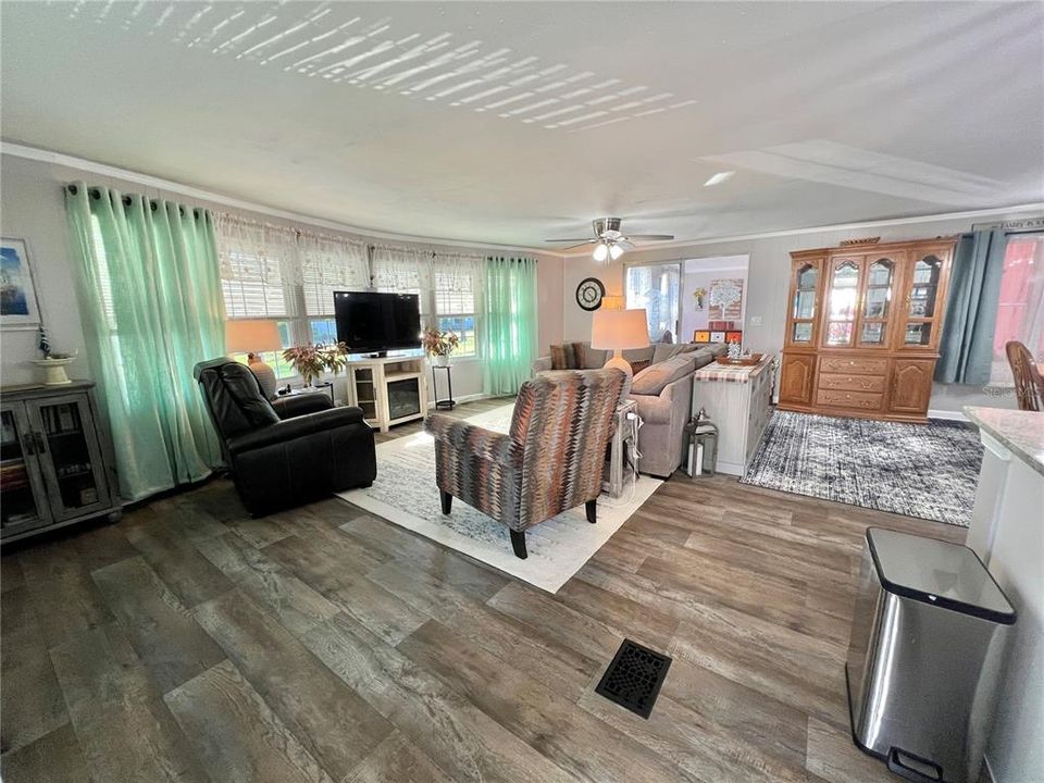 待售: $168,000 (2 贝兹, 2 浴室, 1152 平方英尺)