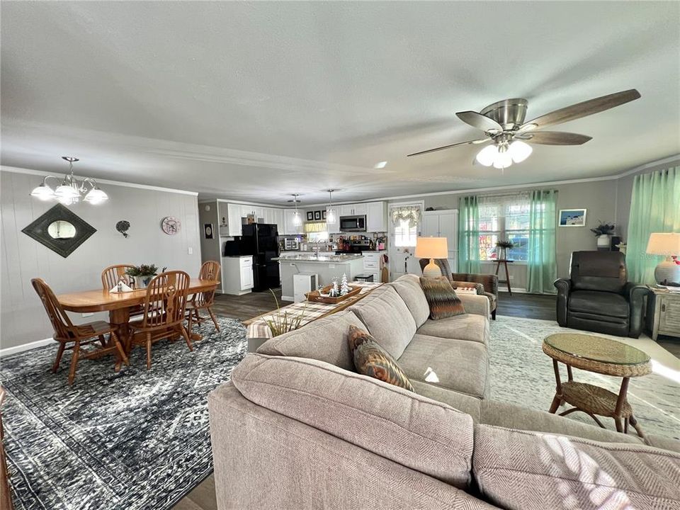 待售: $168,000 (2 贝兹, 2 浴室, 1152 平方英尺)