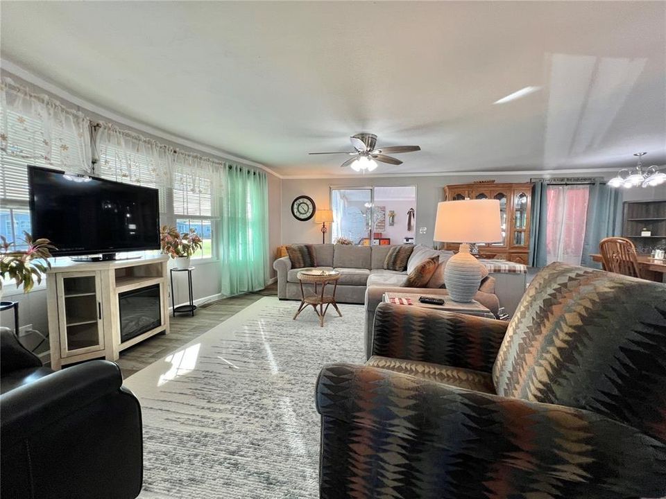 待售: $168,000 (2 贝兹, 2 浴室, 1152 平方英尺)