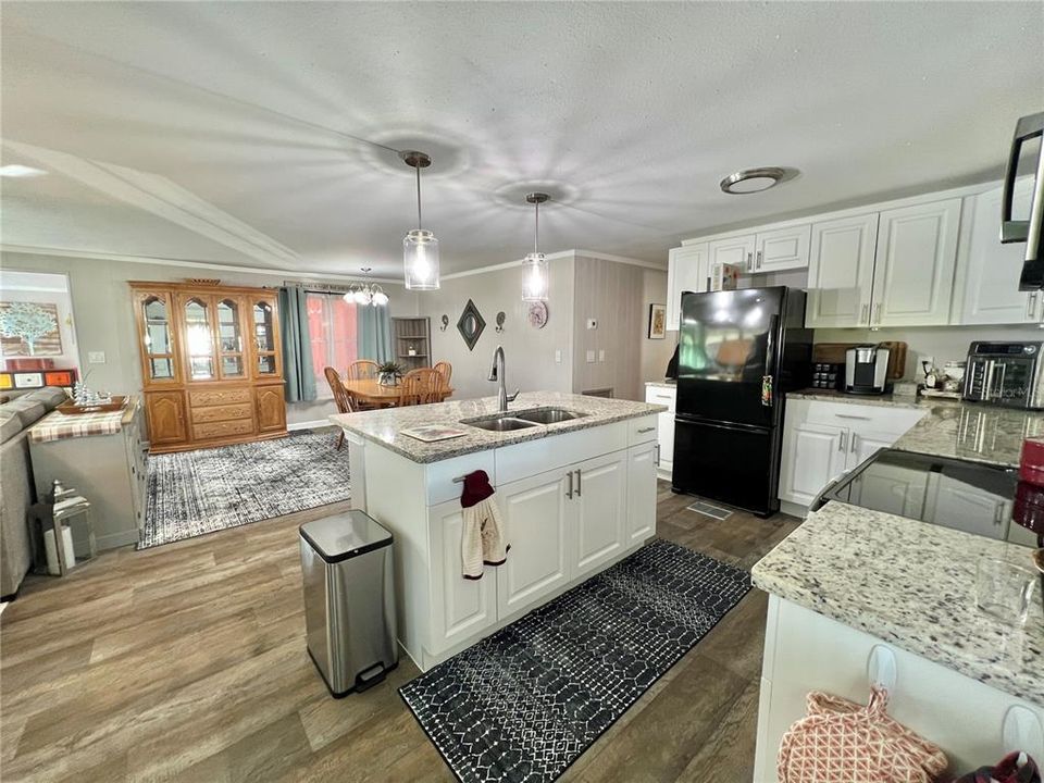 待售: $168,000 (2 贝兹, 2 浴室, 1152 平方英尺)