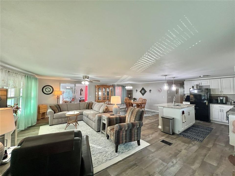 待售: $168,000 (2 贝兹, 2 浴室, 1152 平方英尺)