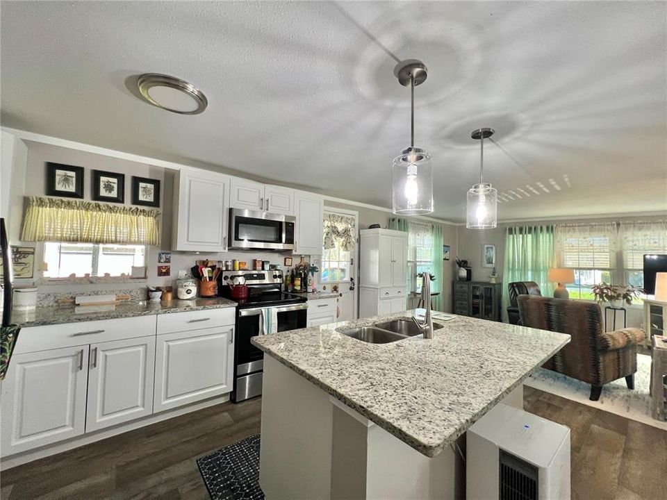 待售: $168,000 (2 贝兹, 2 浴室, 1152 平方英尺)