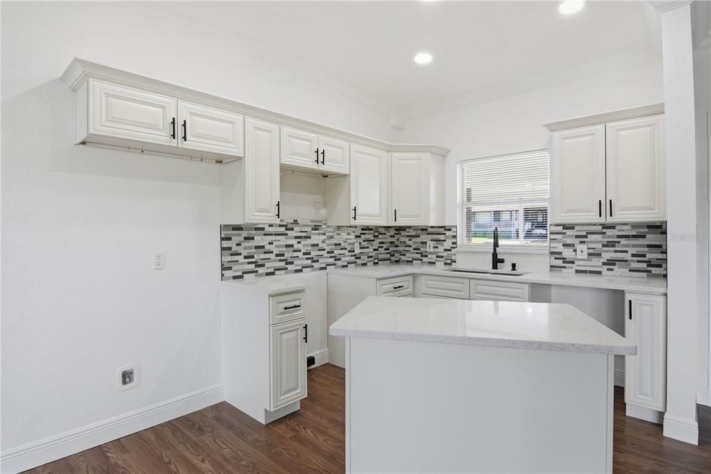 待售: $284,900 (3 贝兹, 2 浴室, 1061 平方英尺)